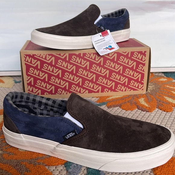 Vans WMNS Classic Slip-On
Pig Suede Plaid Brown/Navy
VN000BVZBF1
Sneakers - Picture 2 of 16
